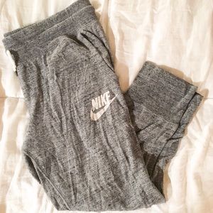 Nike crop jogger pant